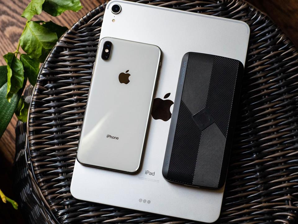 iWalk Scorpion Air 8000 Mah Power Bank With Wireless Charging & In-Built Cables - Black - Tashqila