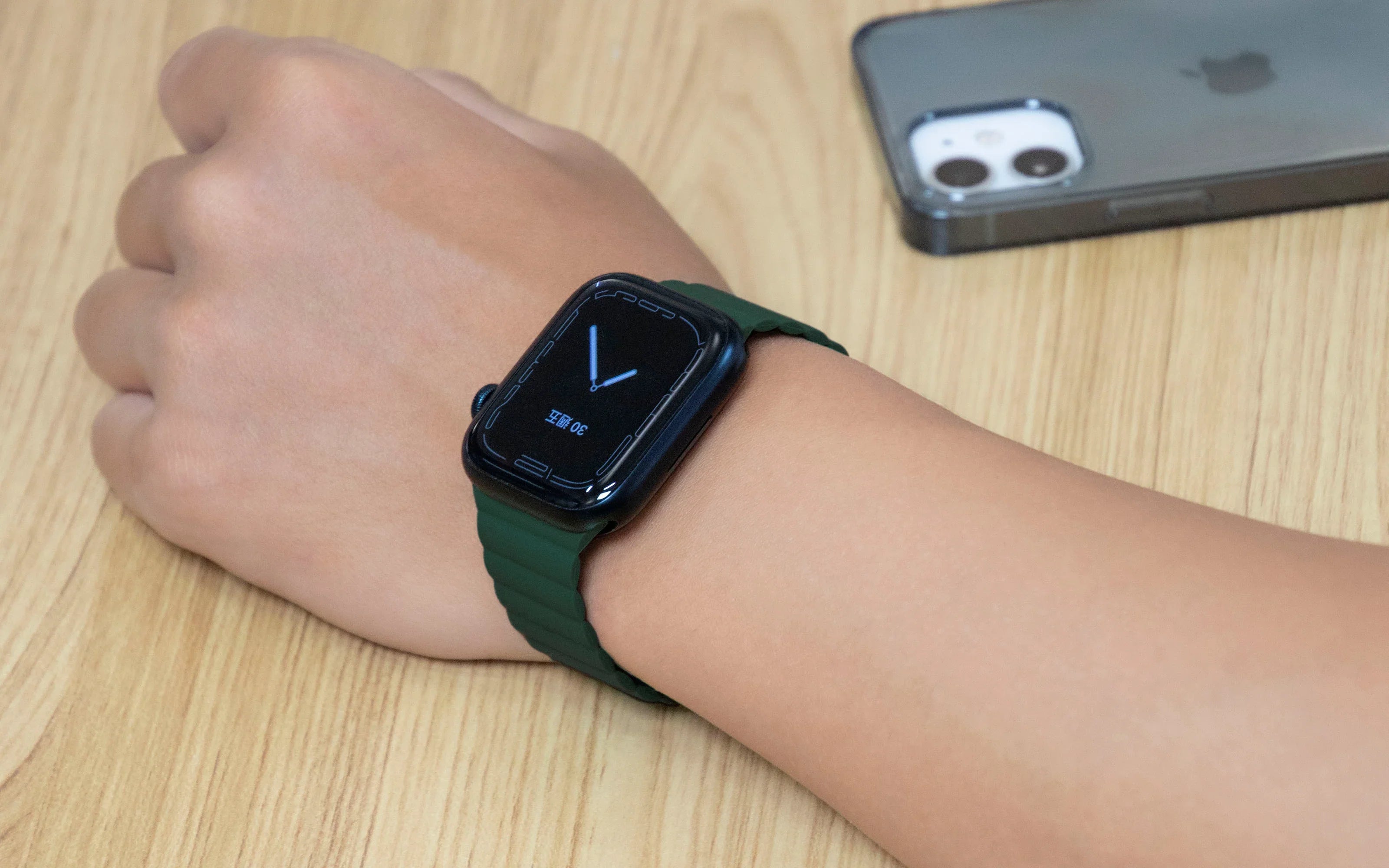 Torrii Watch 49/46/45/44 Mm Saturn Silicone Magnetic Strap - Forest Green - Tashqila