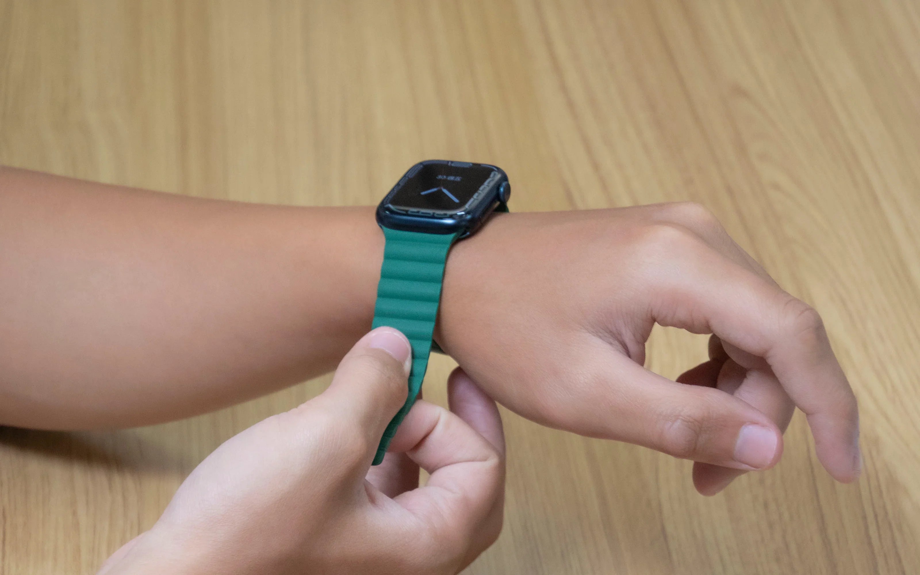 Torrii Watch 49/46/45/44 Mm Saturn Silicone Magnetic Strap - Forest Green - Tashqila