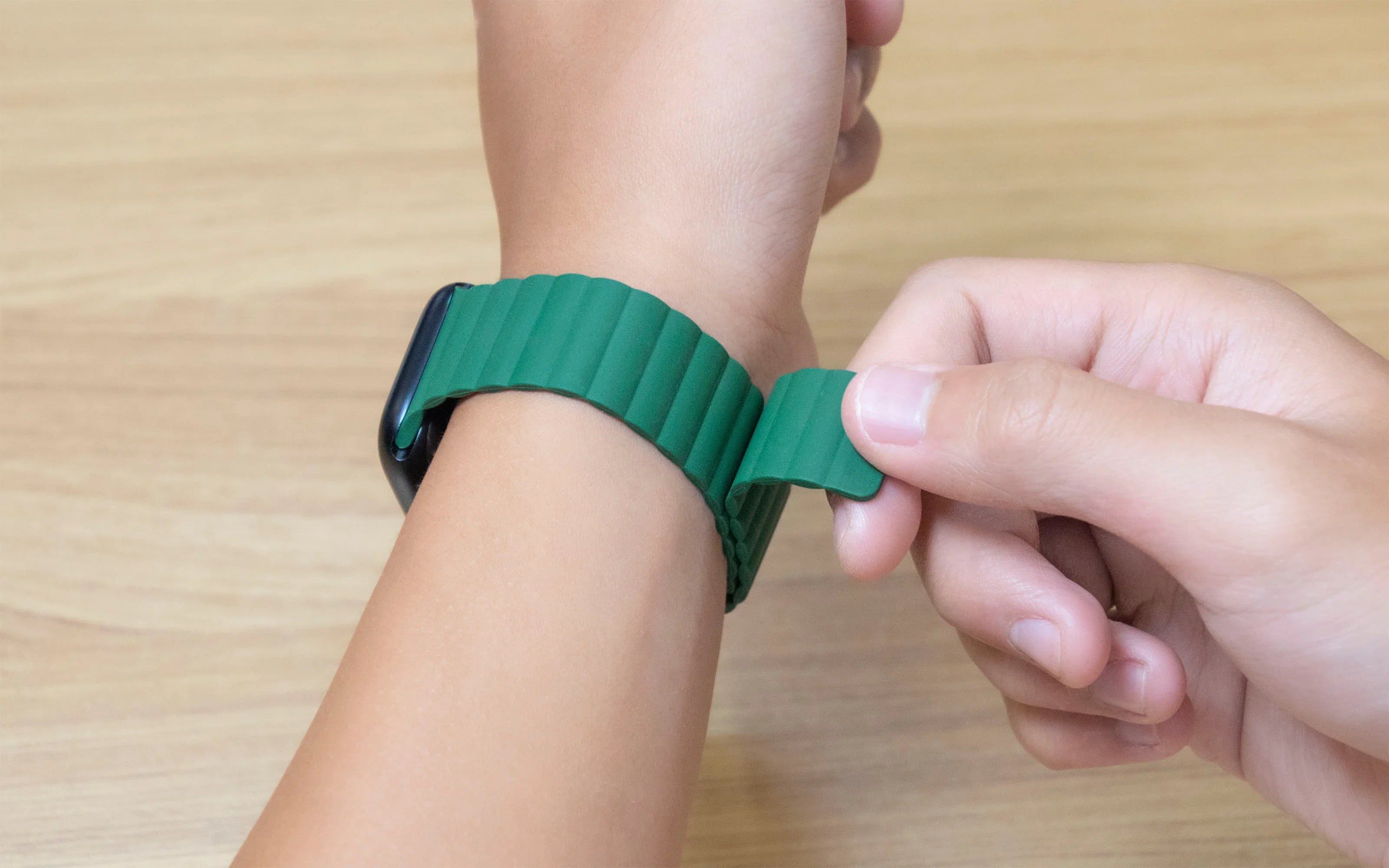 Torrii Watch 49/46/45/44 Mm Saturn Silicone Magnetic Strap - Forest Green - Tashqila