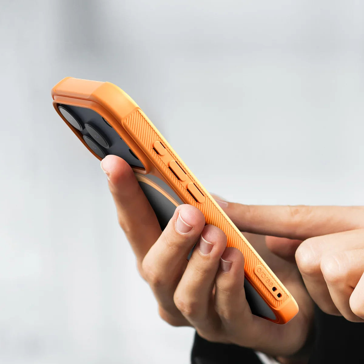 جراب أراري ماج سيف ثنائي الدرع لهاتف آيفون ١٧ برو ماكس - برتفالى